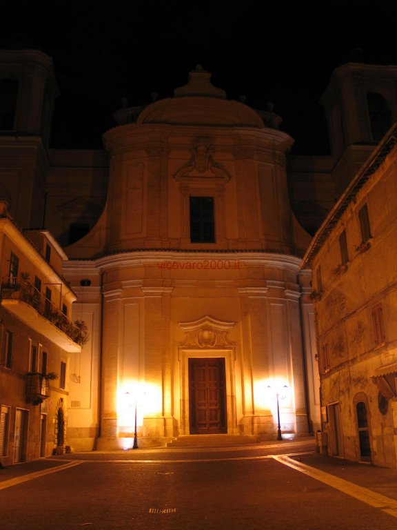 Vicovaro - Chiesa di San Pietro e Piazza San Pietro di Notte
